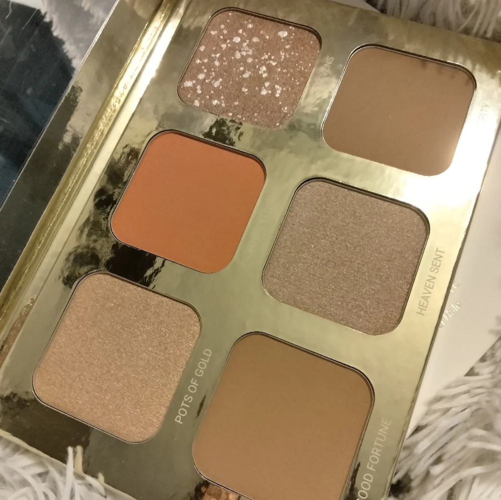 🆕 True + Luscious Lucky Glow Bronze and Highlight Palette